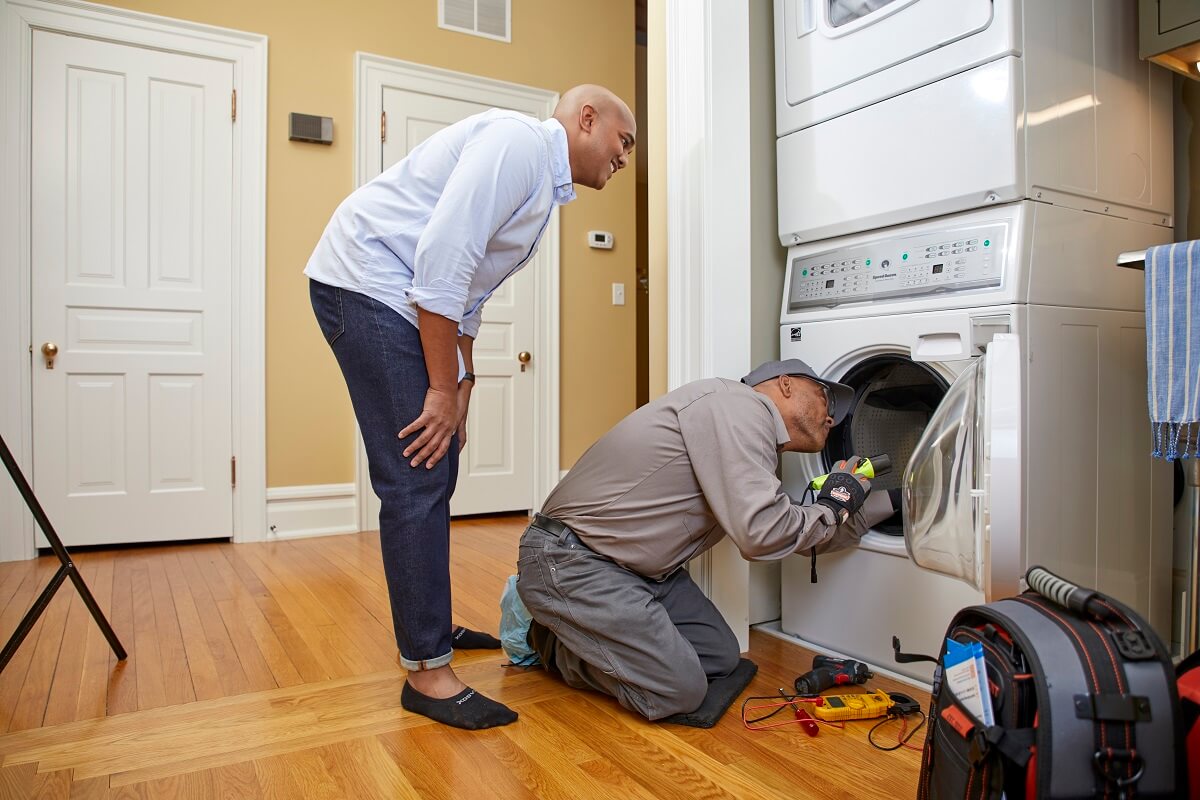 HSP tech repairing washing machine